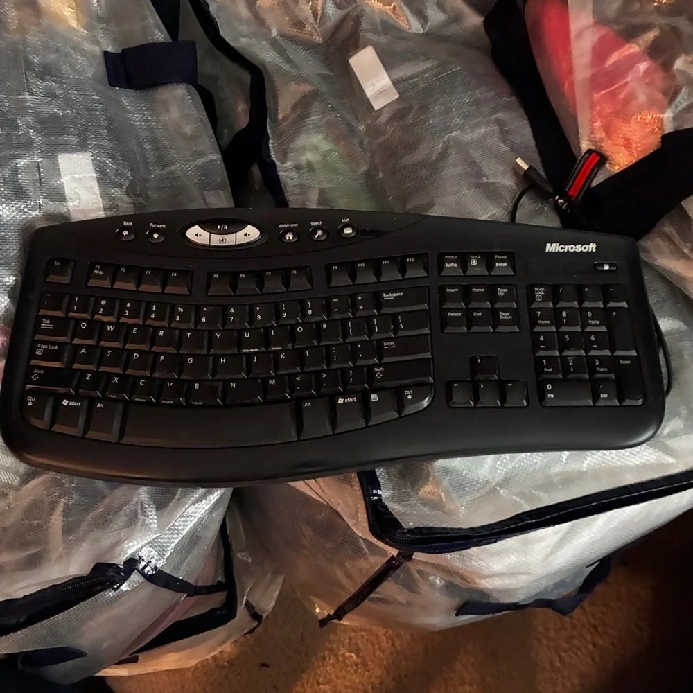 Microsoft Natural Ergonomic USB Wired Keyboard 4000 v1.0
